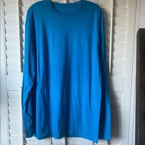 Vibrant Blue Long Sleeve T-Shirt / Lot of 12 for $35….or make me an offer. 💫🤩